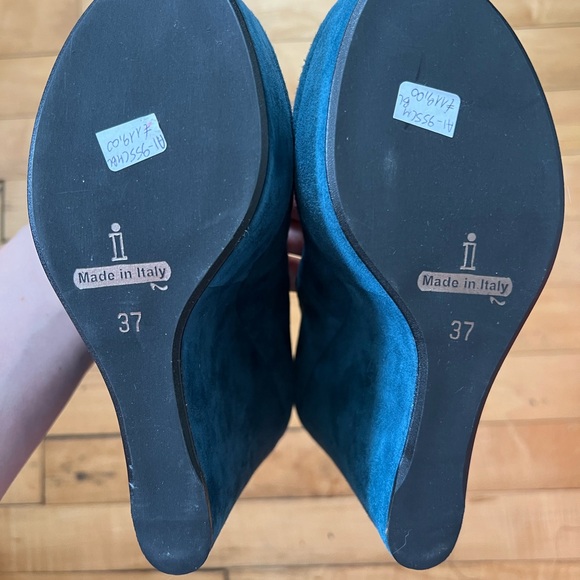 Cute blue suede women’s platform heels, size 37 (6.5 US) - Picture 6 of 6